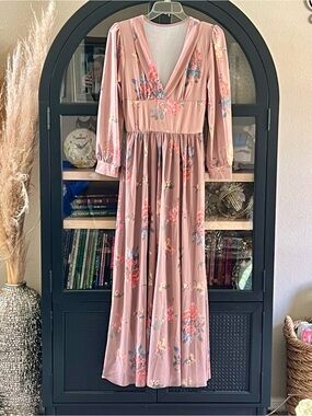 NWOT Women's Blush Floral Maxi Dress - V-Neck Long Sleeve